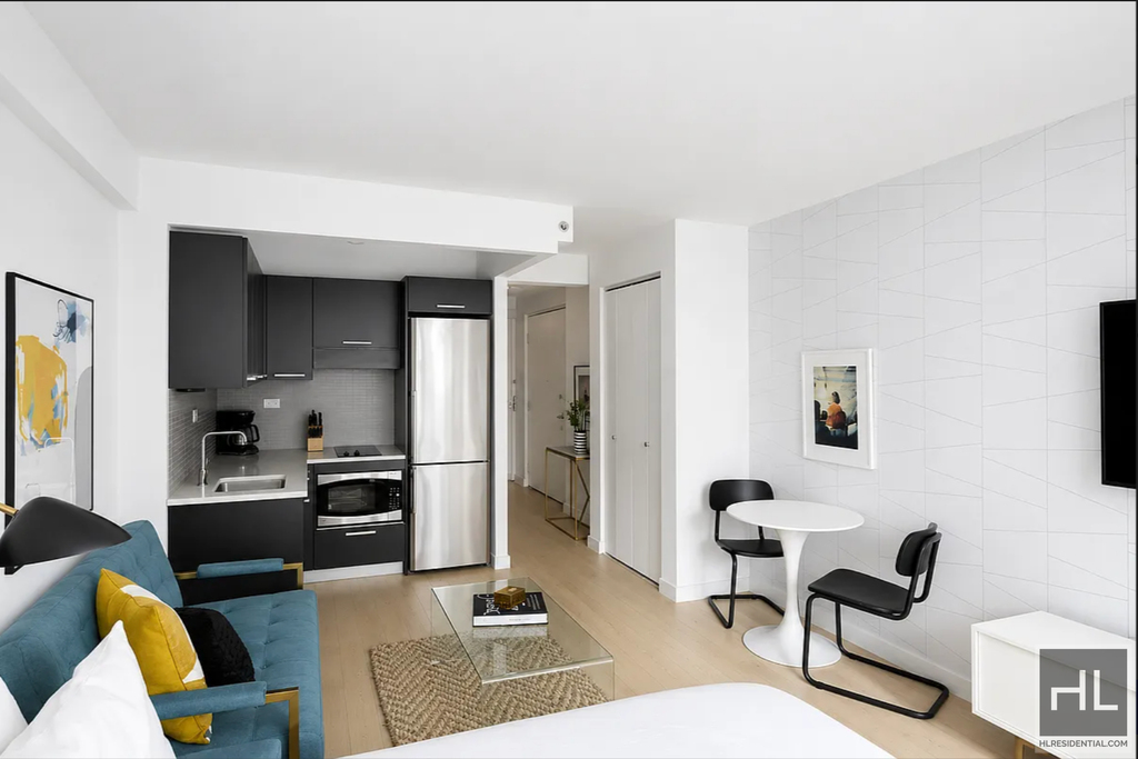 East 39th Street - Photo 1