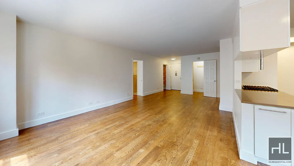 East 63 Street - Photo 5