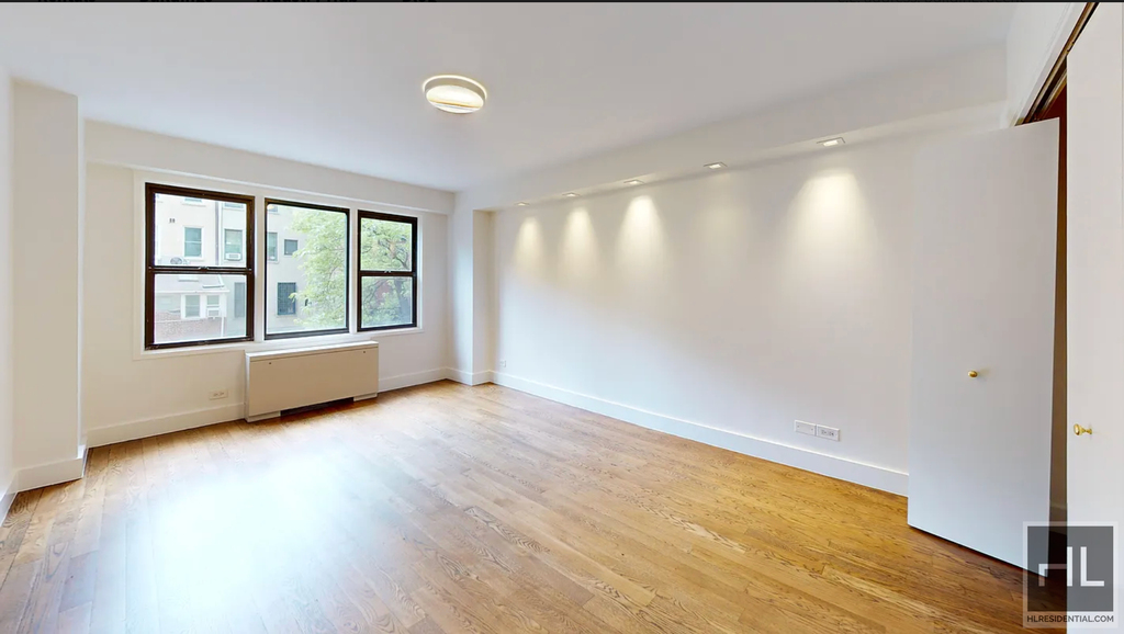 East 63 Street - Photo 6