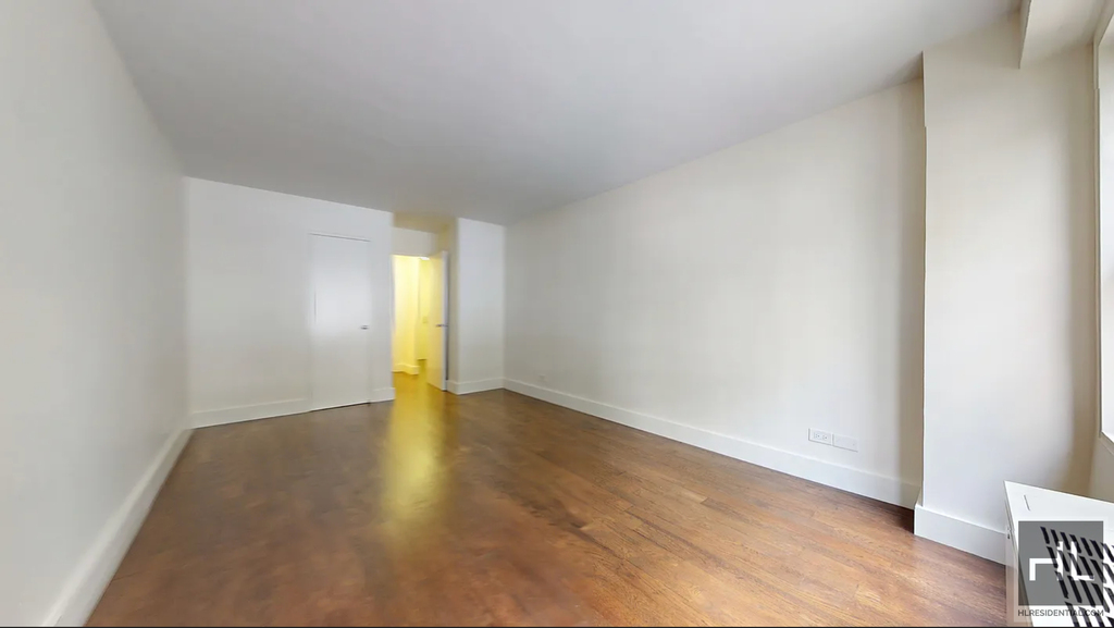 East 63 Street - Photo 2