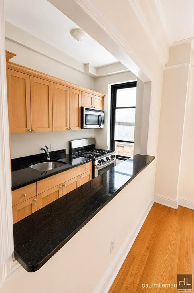 Second Avenue - Photo 3