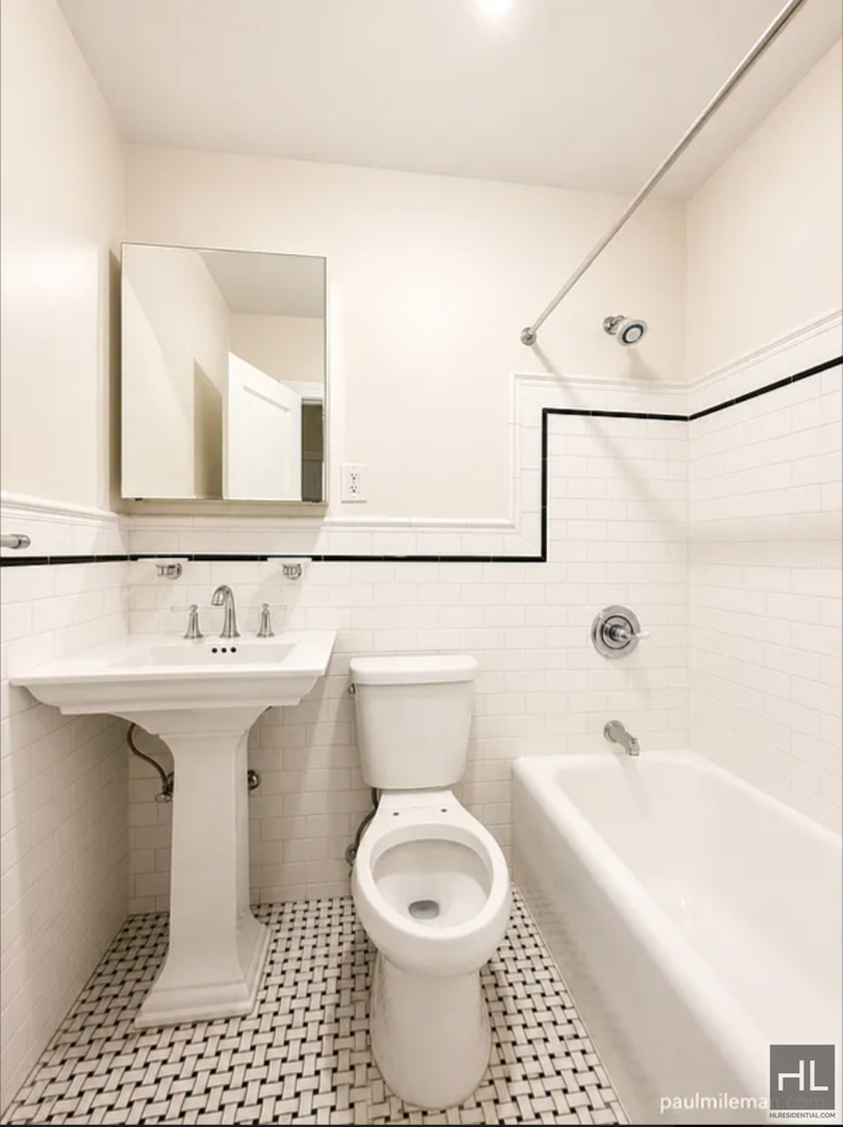 Second Avenue - Photo 3