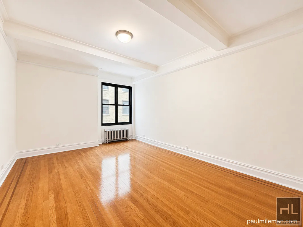 Second Avenue - Photo 1