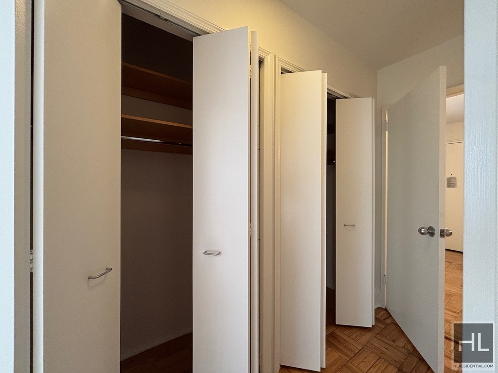 East 79th Street - Photo 4