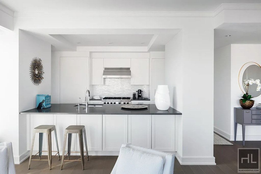 West 80th Street - Photo 3