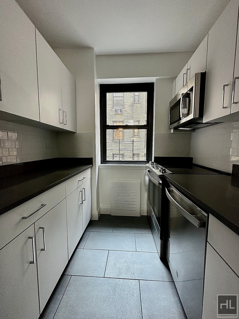 East 69 Street - Photo 3