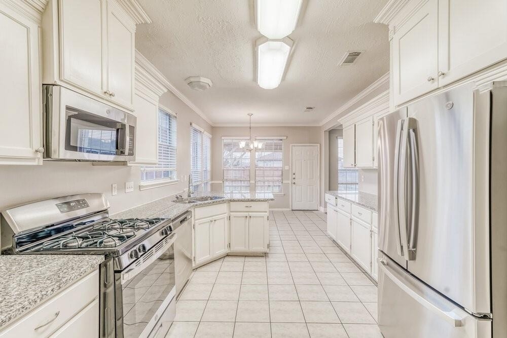 15303 Goodman Street - Photo 6