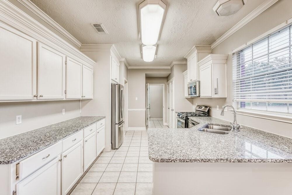 15303 Goodman Street - Photo 5
