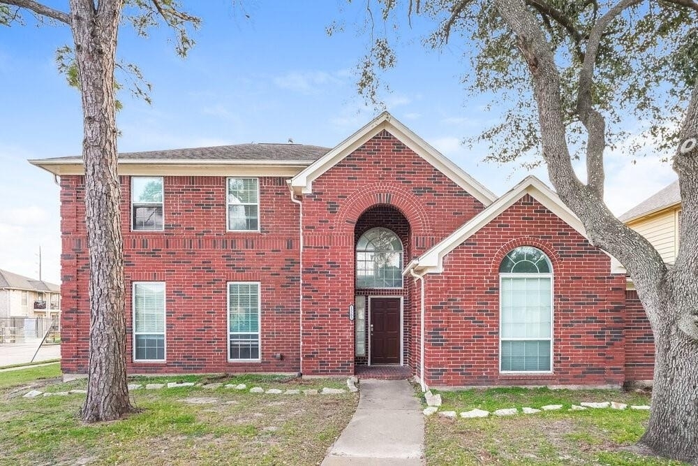 15303 Goodman Street - Photo 0