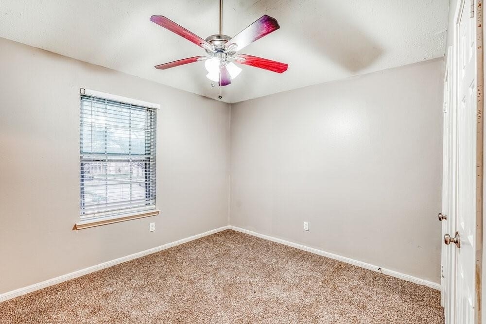 15303 Goodman Street - Photo 11