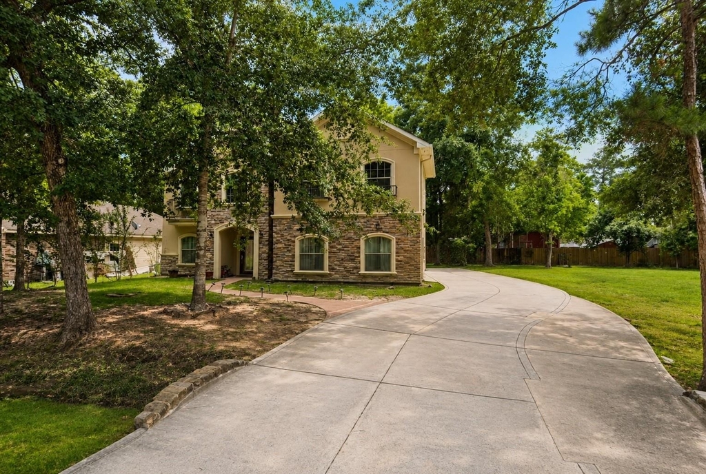 1523 Glen Oaks Drive - Photo 0