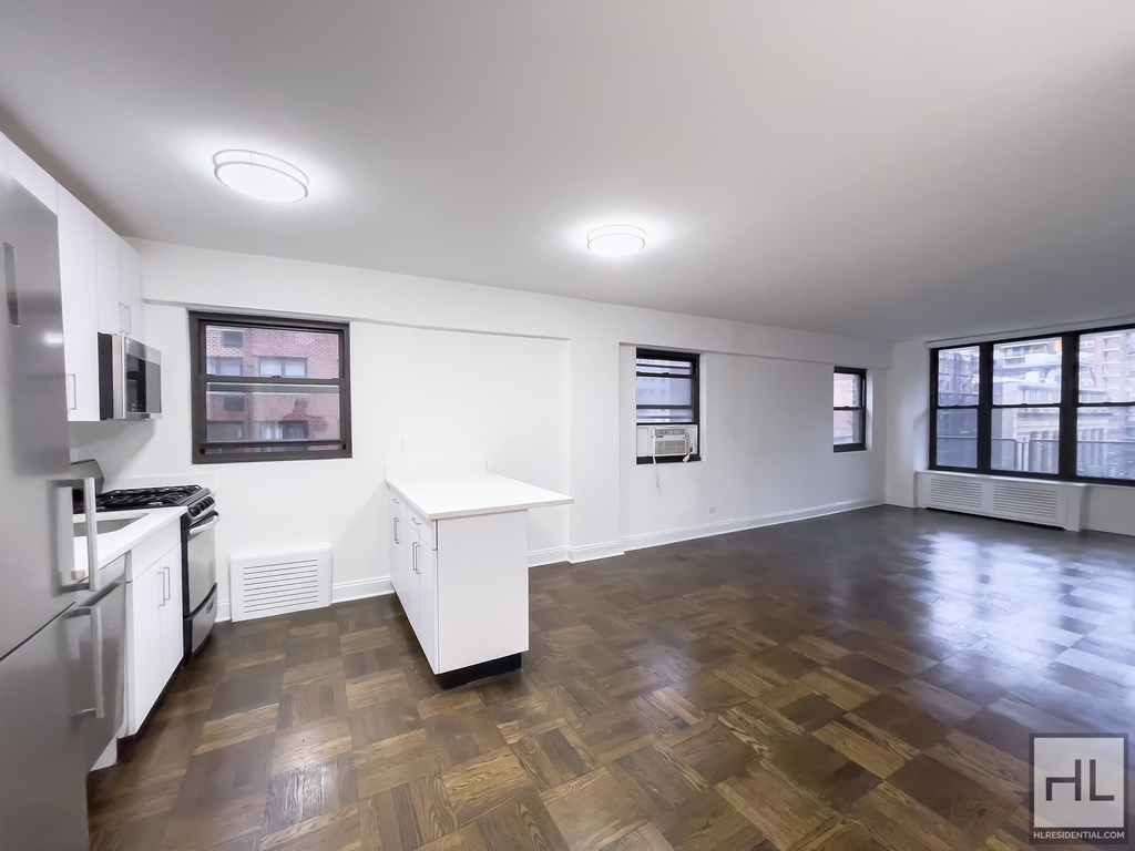 East 35 Street - Photo 4