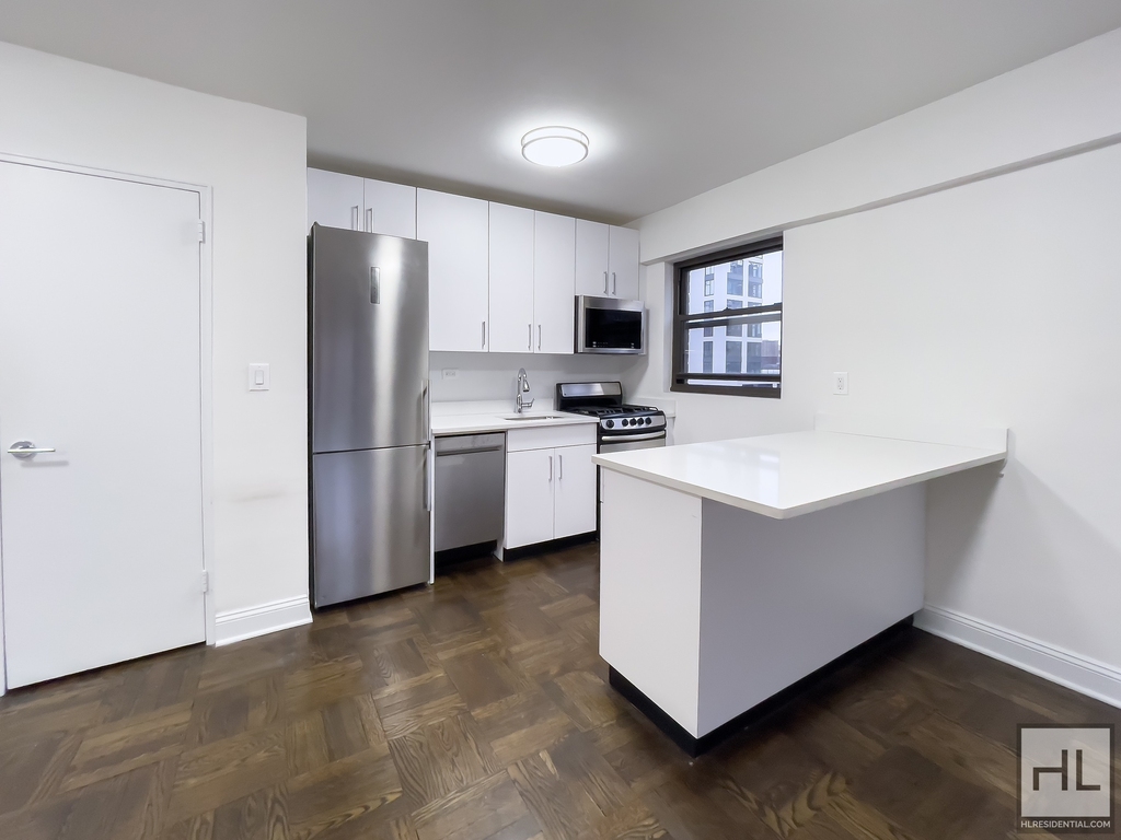 East 35 Street - Photo 3
