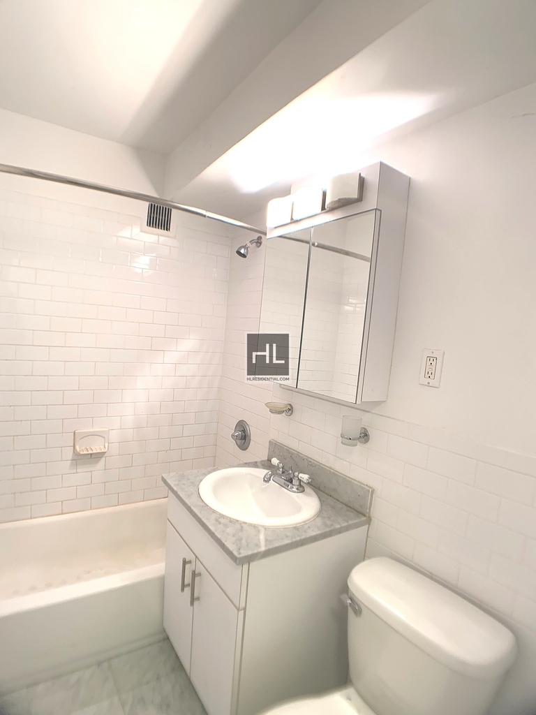 East 35 Street - Photo 8