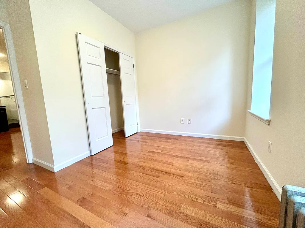 East 10th Street - Photo 2