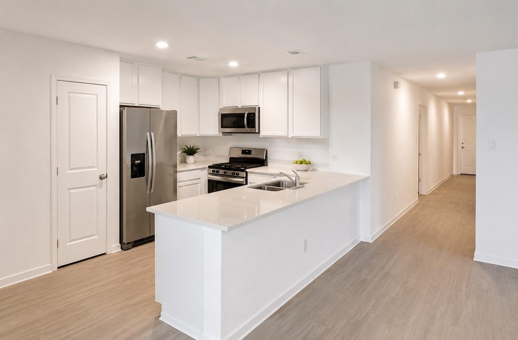 306 Nicholas - Photo 1