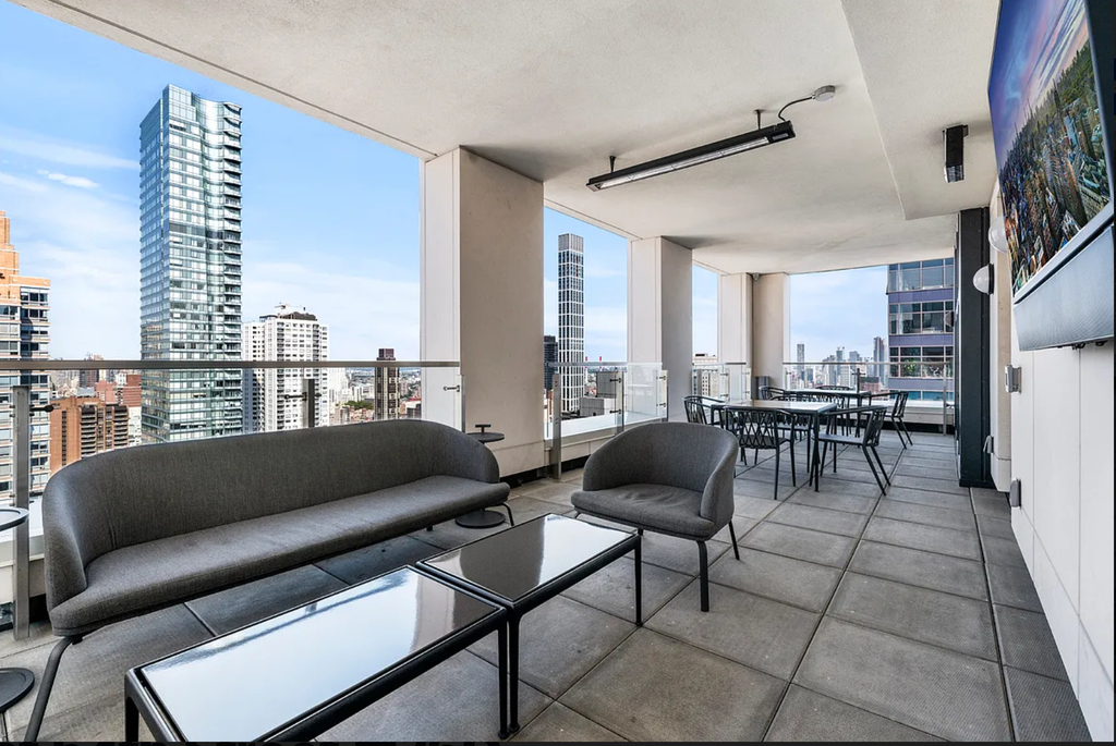 East 54th Street - Photo 15