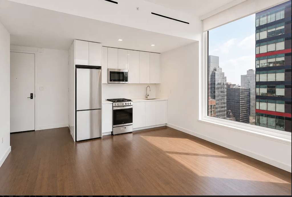 East 54th Street - Photo 5