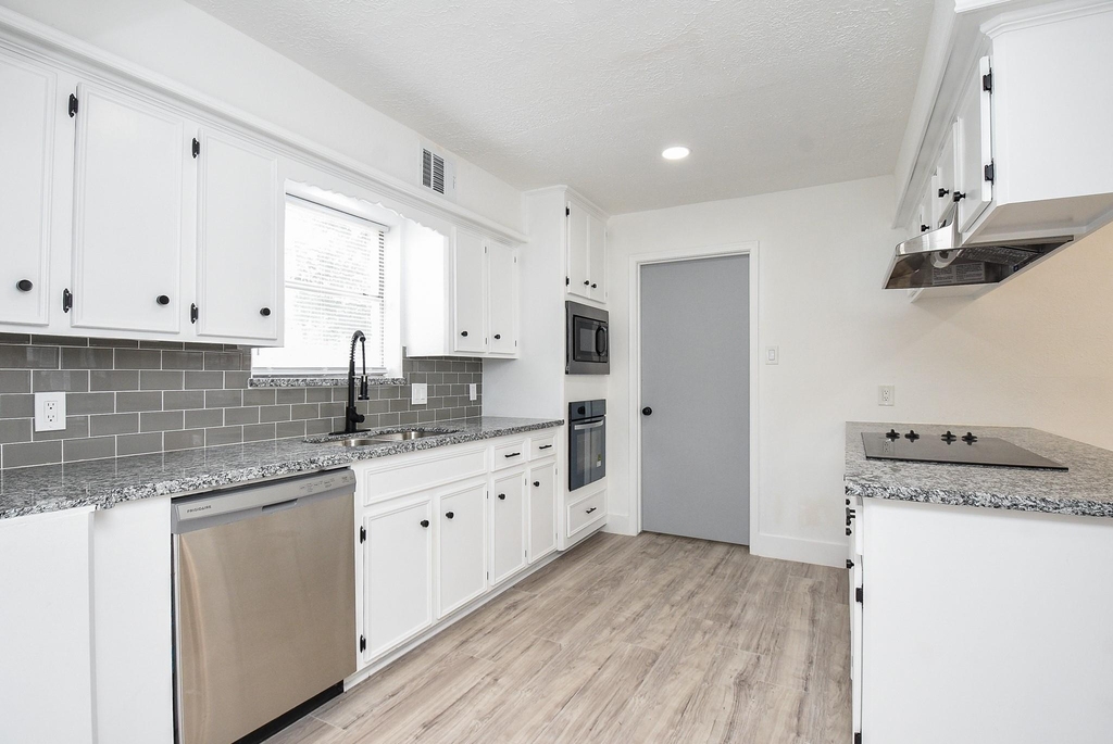 15814 Winding Moss Drive - Photo 9