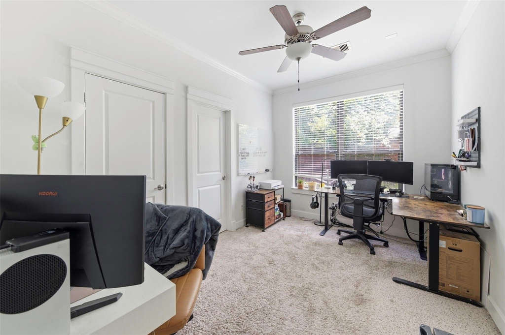 214 W 28th Street - Photo 3
