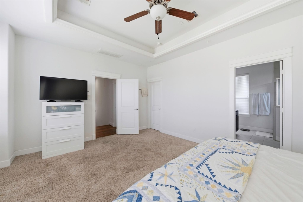 214 W 28th Street - Photo 19