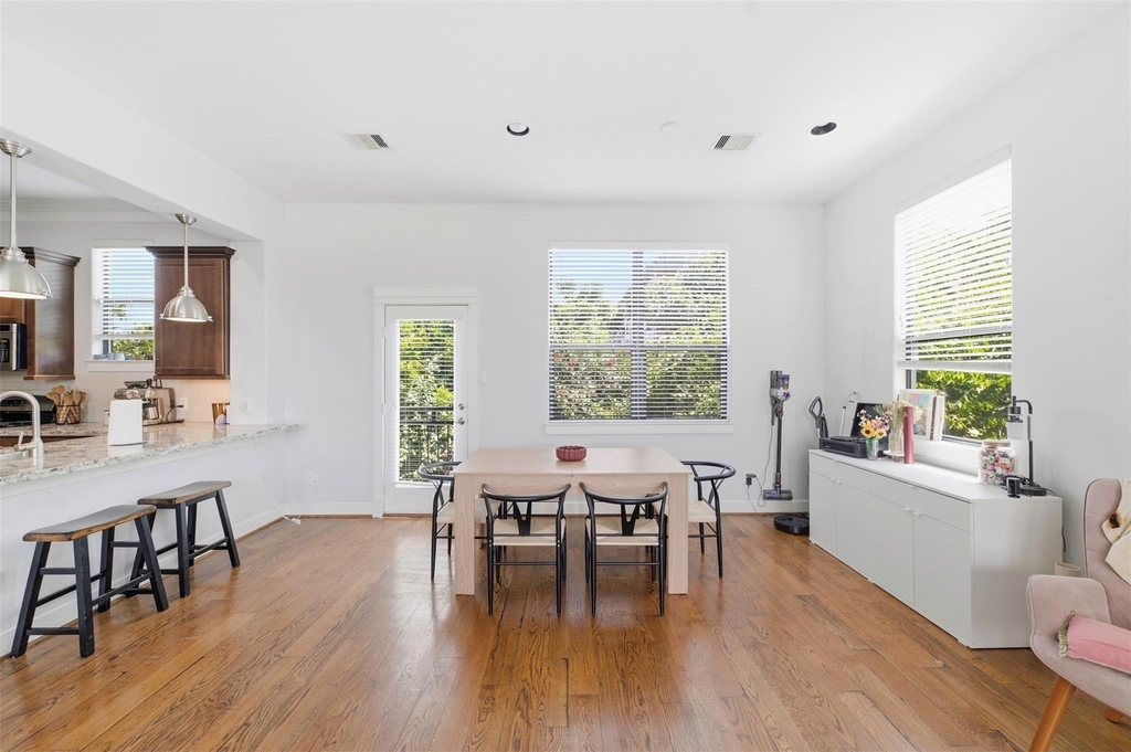 214 W 28th Street - Photo 9