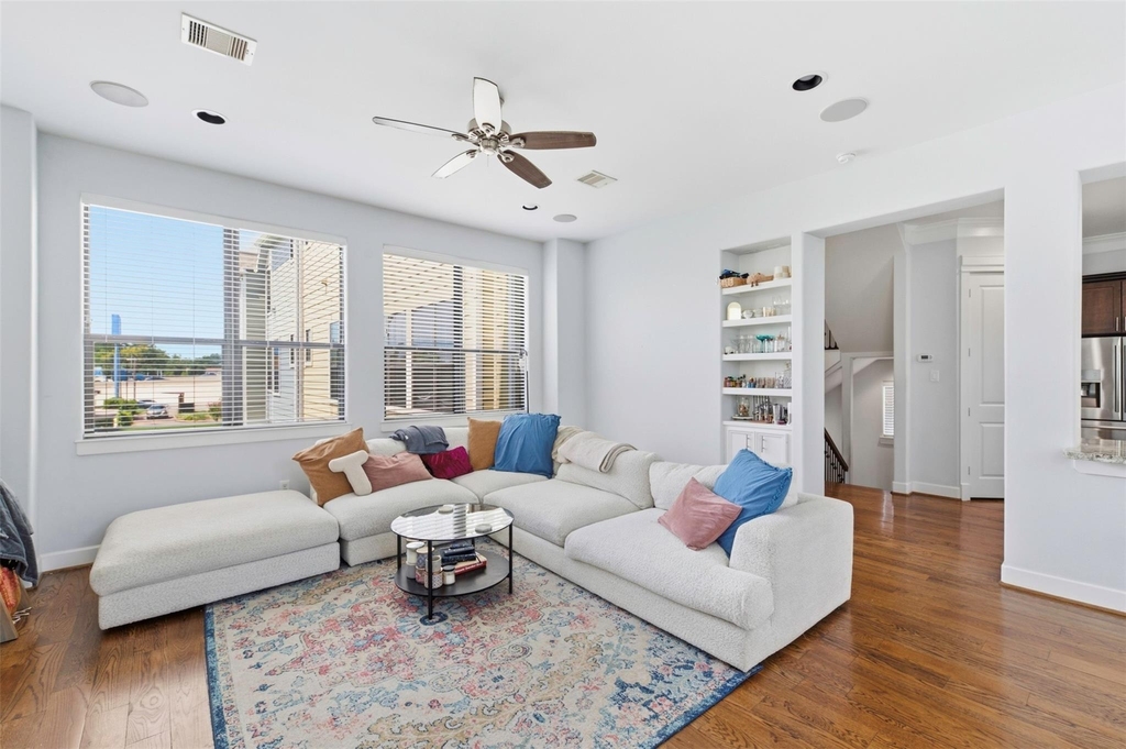 214 W 28th Street - Photo 8