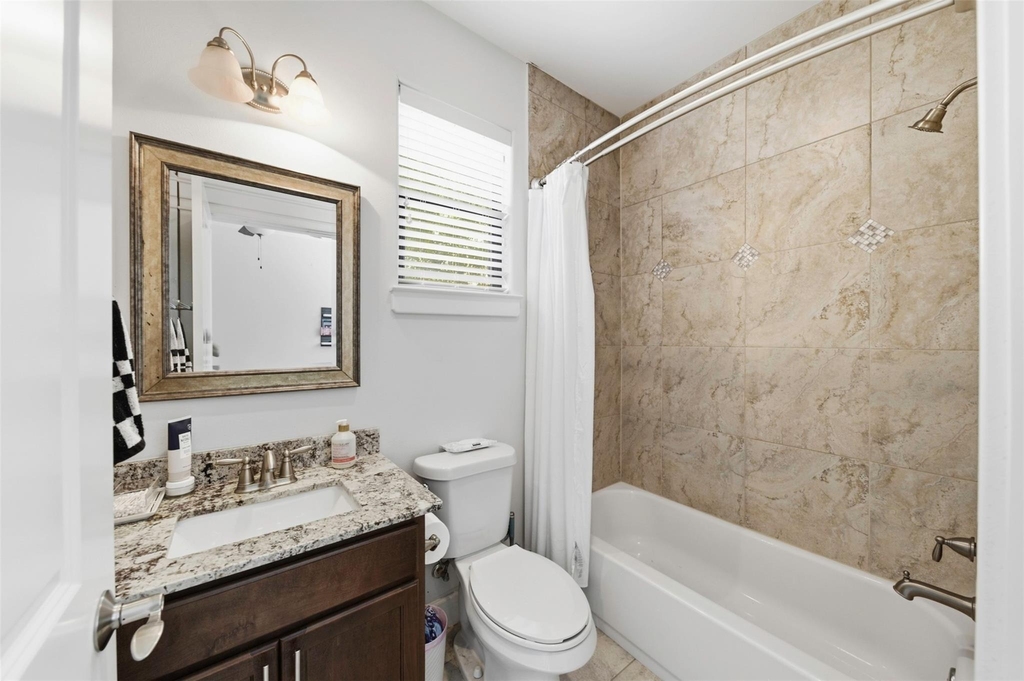 214 W 28th Street - Photo 5