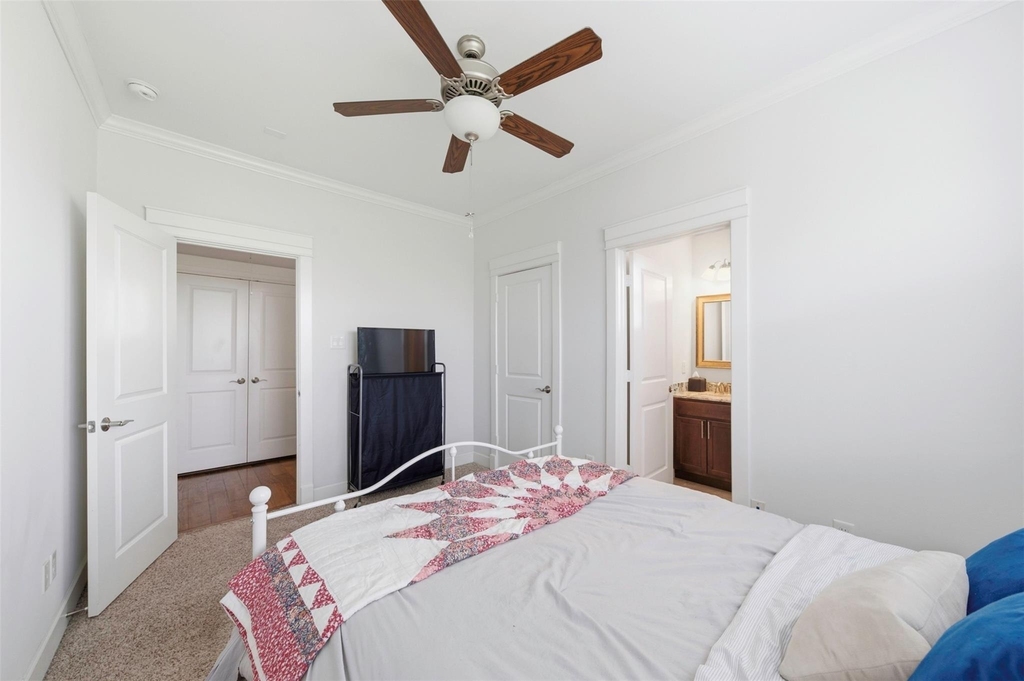 214 W 28th Street - Photo 15