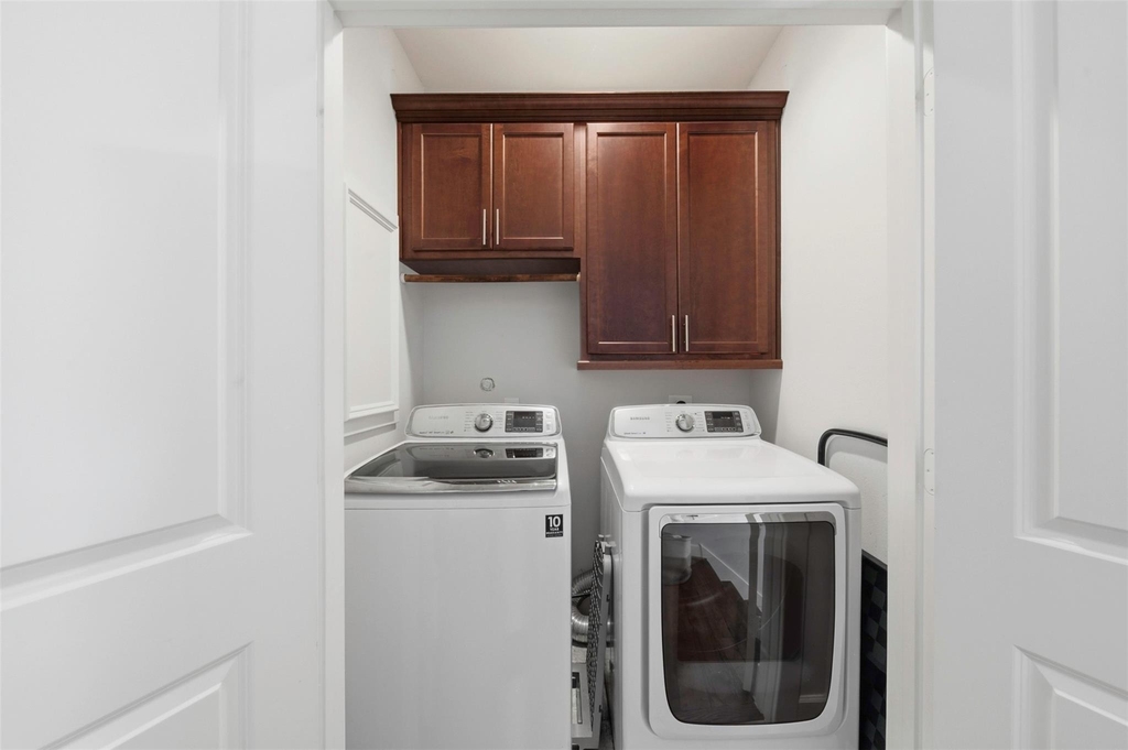 214 W 28th Street - Photo 13