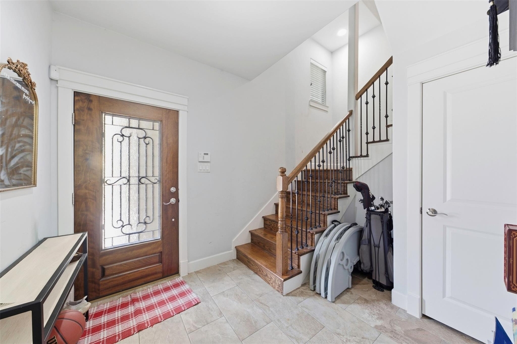 214 W 28th Street - Photo 2