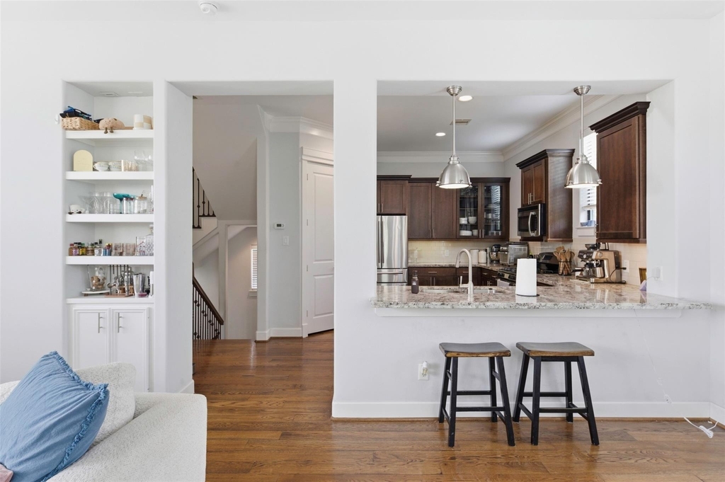 214 W 28th Street - Photo 10