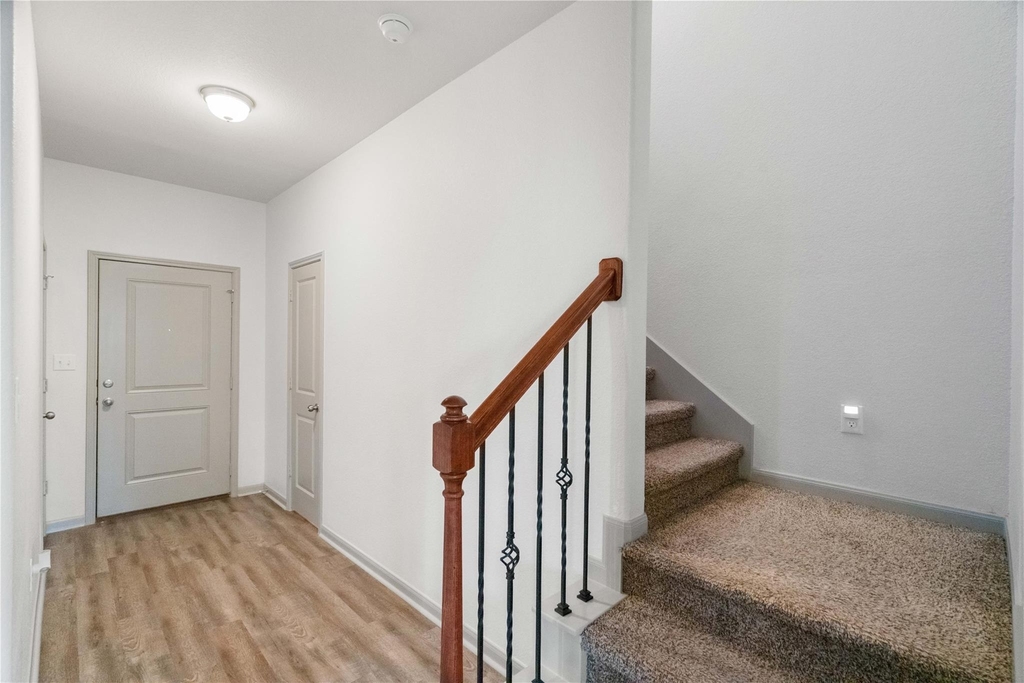 2702 Appian Way - Photo 1