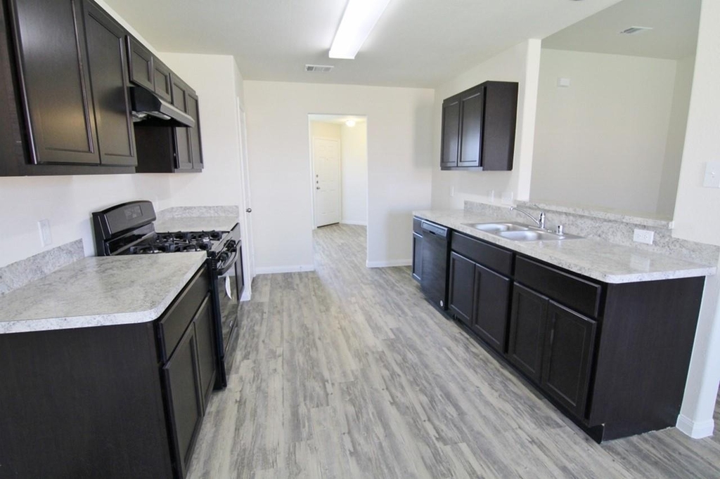 18 Leisure Shore Court - Photo 2