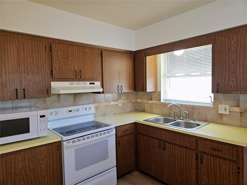 360 137th Avenue Circle - Photo 8
