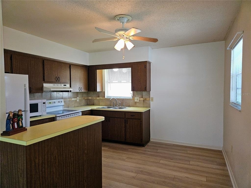 360 137th Avenue Circle - Photo 5