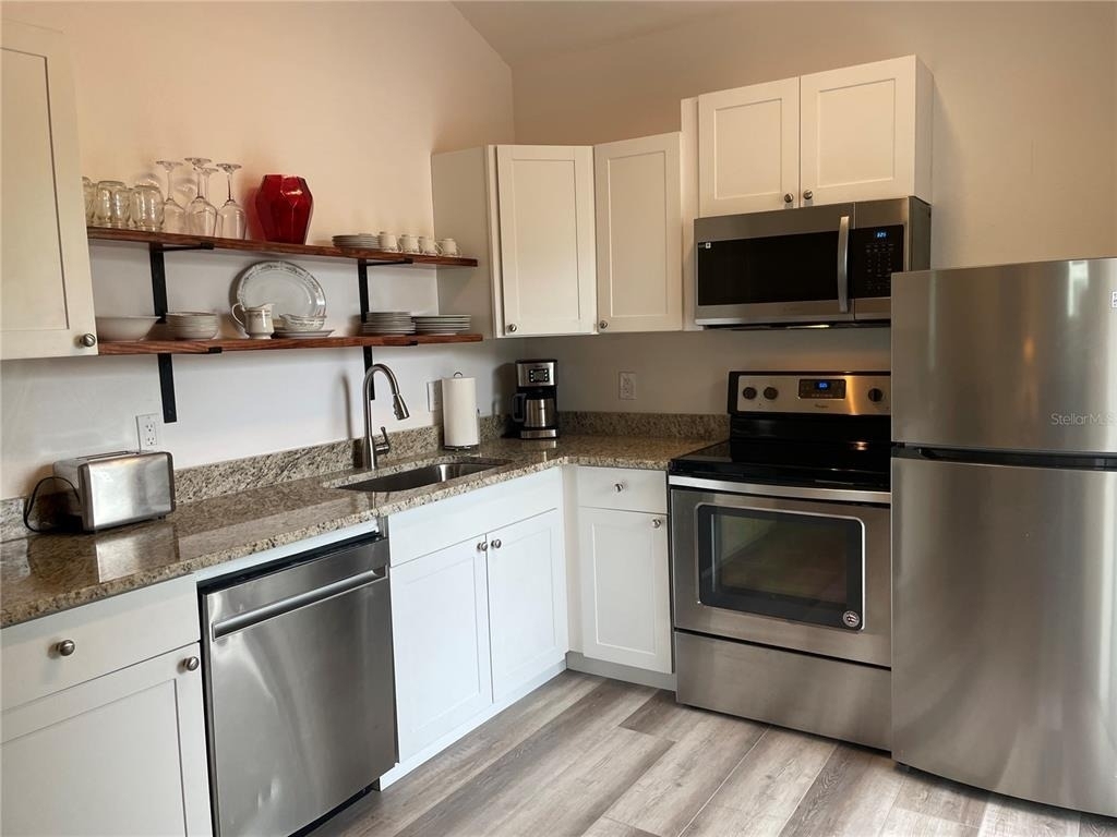 1484 Cleveland Street - Photo 11