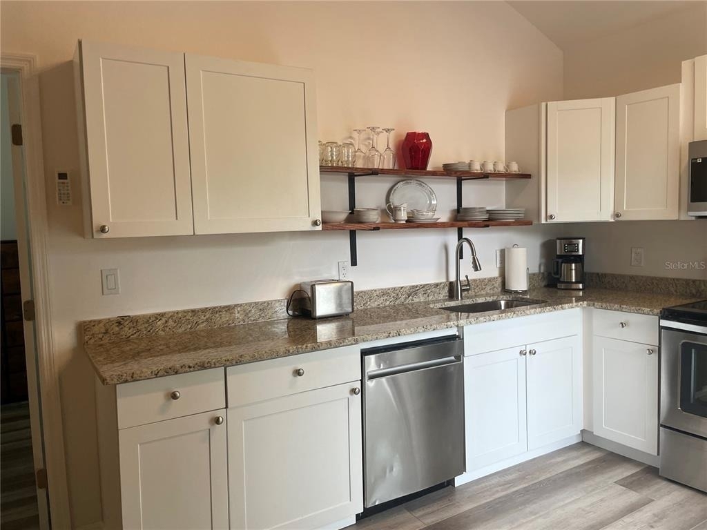 1484 Cleveland Street - Photo 8