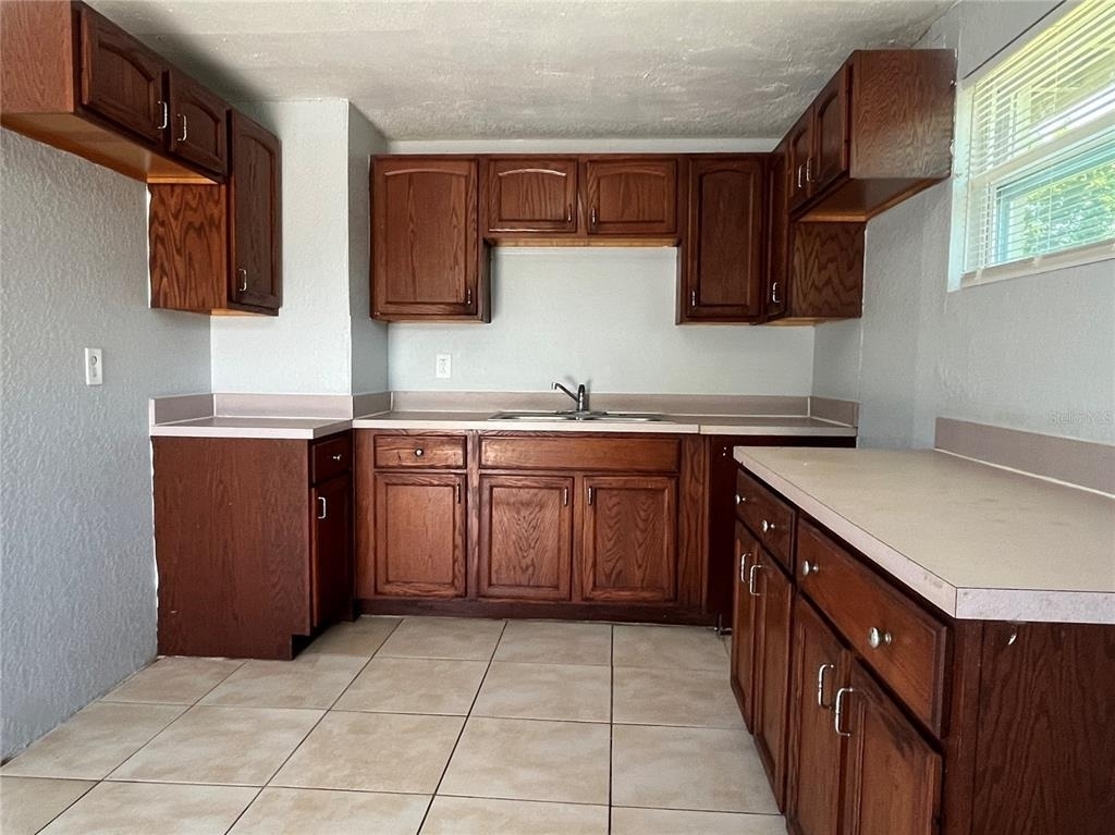 1142 Martin Street - Photo 3