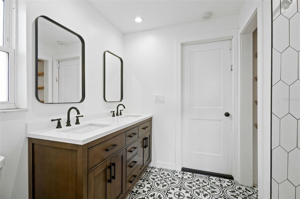 1712 Thomas Drive - Photo 10