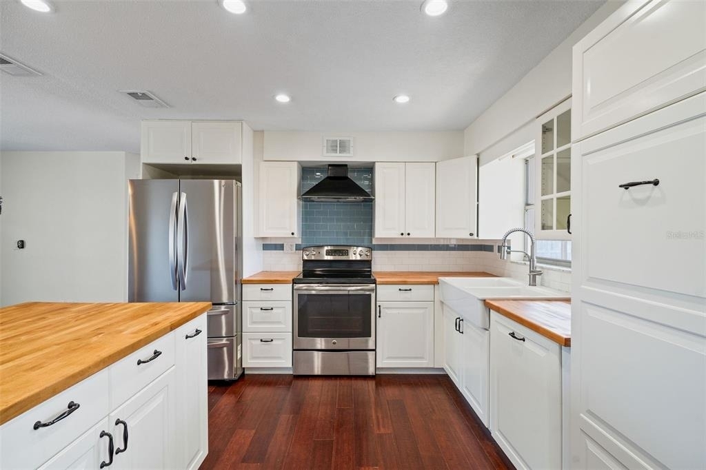 1712 Thomas Drive - Photo 2