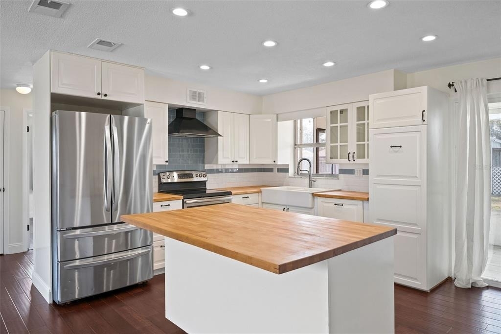 1712 Thomas Drive - Photo 4