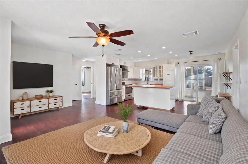 1712 Thomas Drive - Photo 1