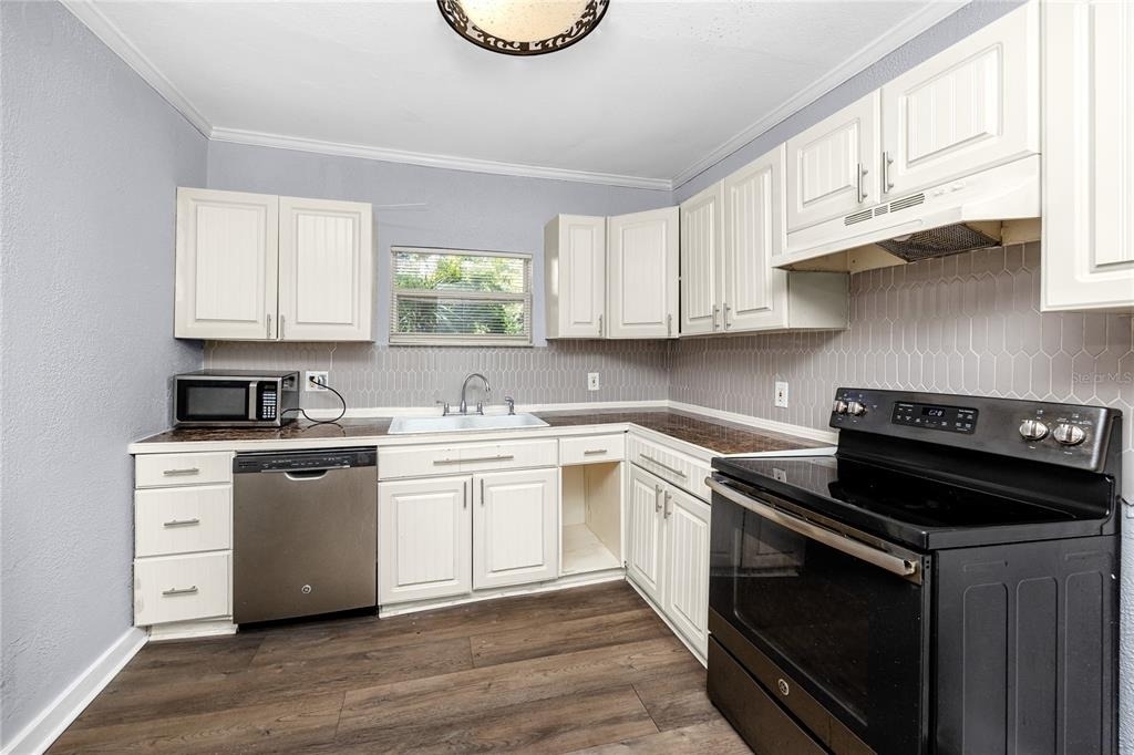 1763 Preston Street S - Photo 39