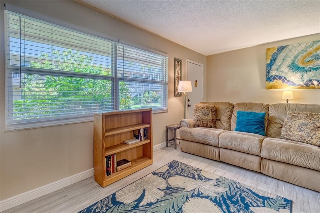 10039 62nd Avenue N - Photo 3