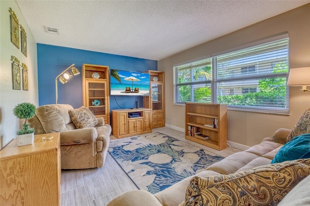 10039 62nd Avenue N - Photo 1