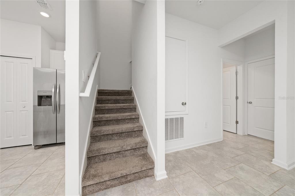 3330 Laurent Loop - Photo 3