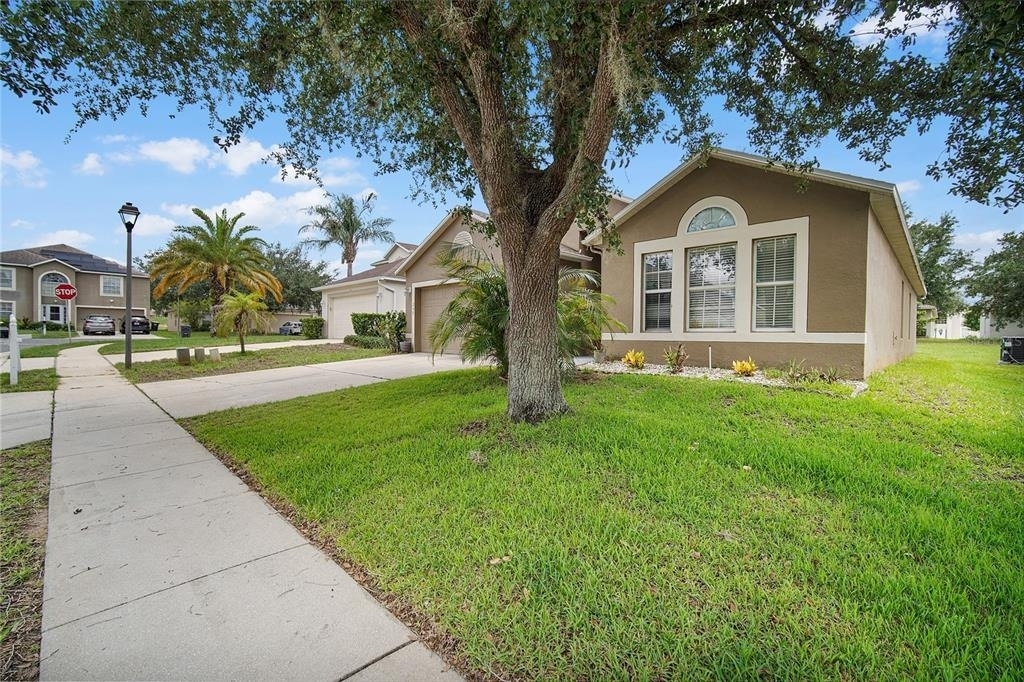265 Jocelyn Drive - Photo 3
