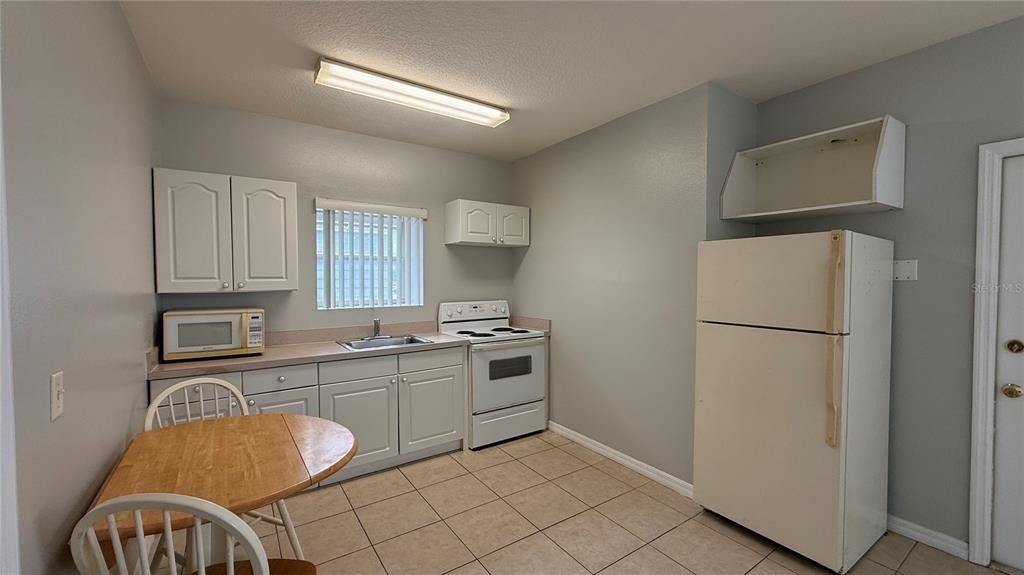 627 Orchid Drive - Photo 4