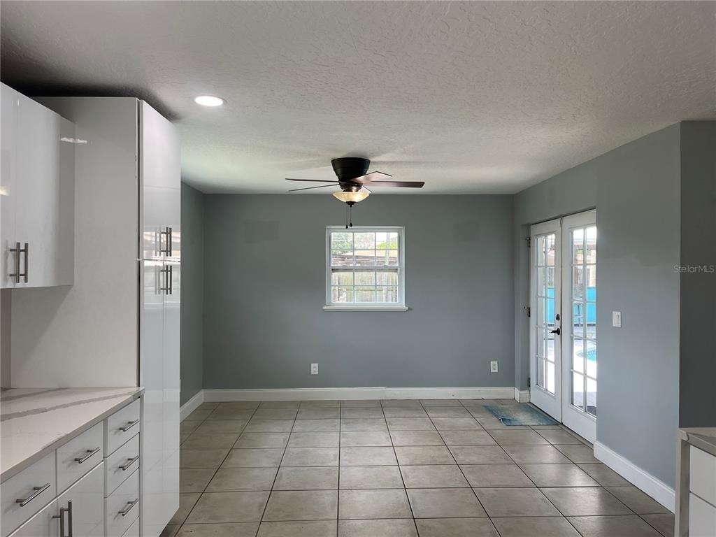 375 Carrousel Court - Photo 8